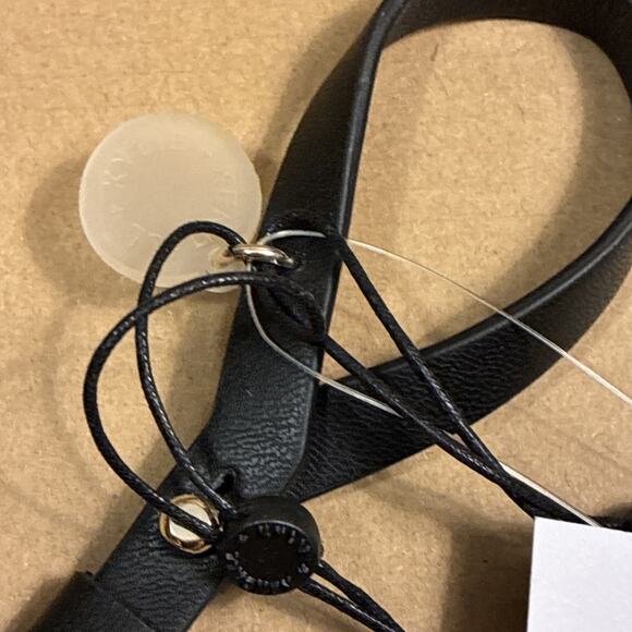 NEW Kendall + Kylie Smax Keychain.NWT. overall Approximately-7.5" L GOLD Lips - Picture 4 of 5